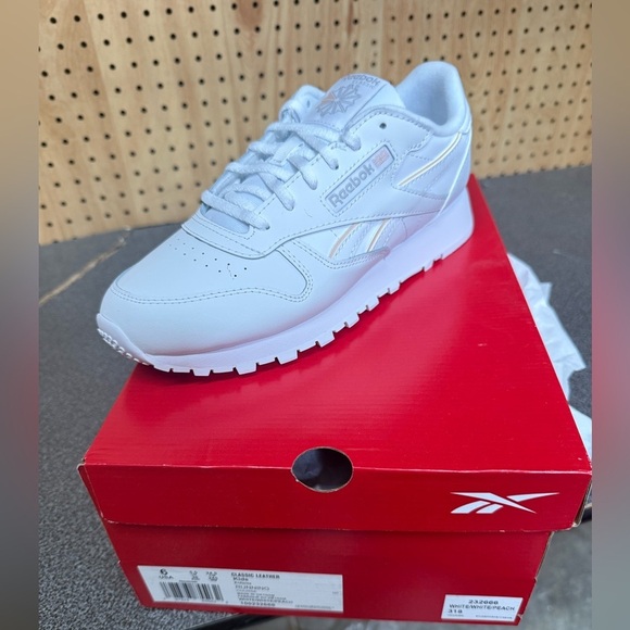 Reebok Classic Leather Shoes - White NEW IN BOX - Picture 1 of 2